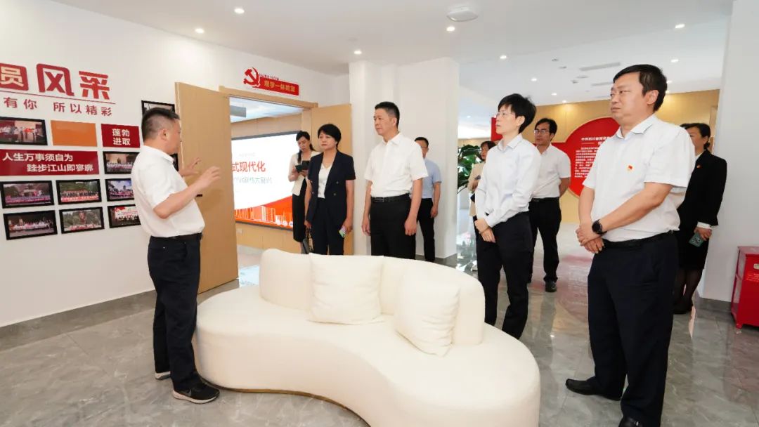 福建省人民政府国有资产监督管理委员会修兴高一行莅临PT视讯党？？？？？？疾斓餮