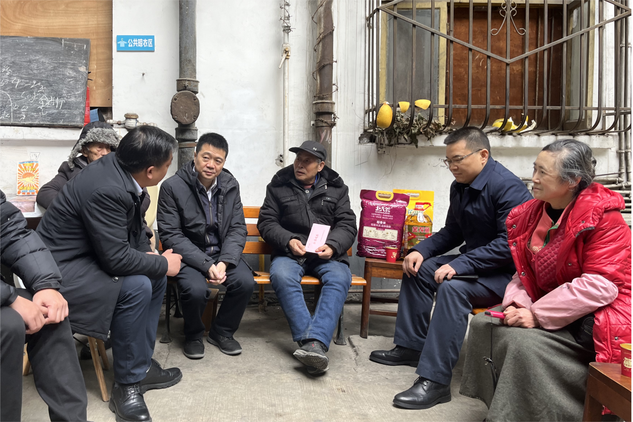 省PT视讯集团领导班子成员走访慰问生活困难党员、老党员、老干部