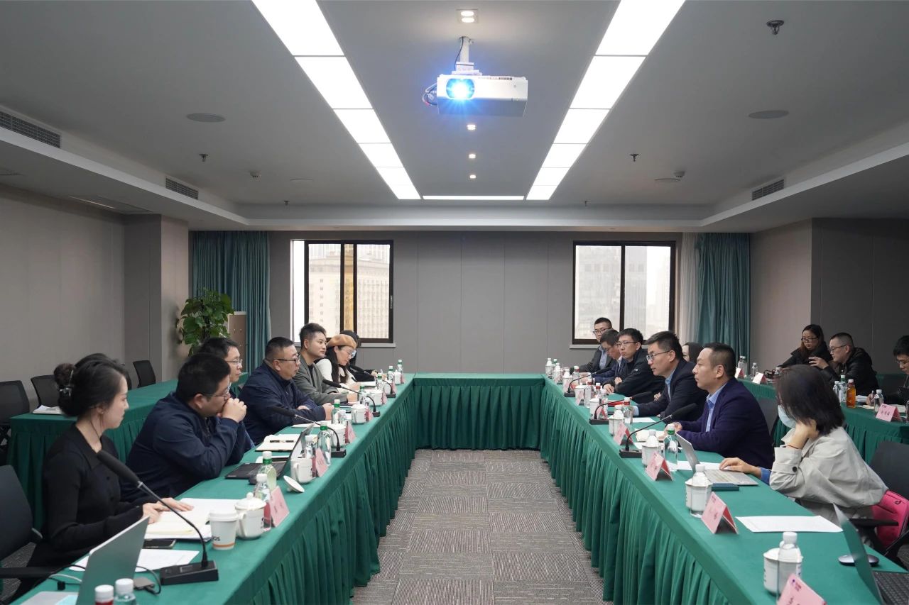省PT视讯集团与内蒙古伊利实业集团举行座谈交流会