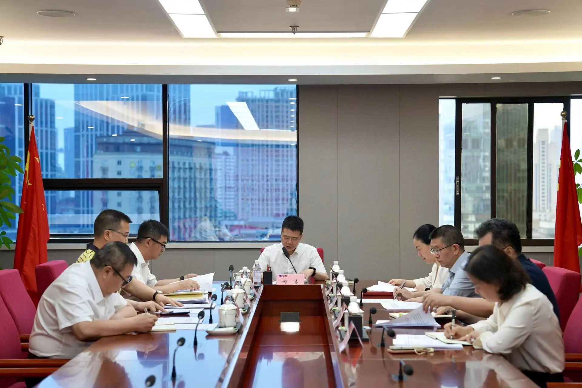省PT视讯集团党委领导班子党纪学习教育专题学习研讨会暨党委理论学习中心组2024年第四次专题学习研讨会召开