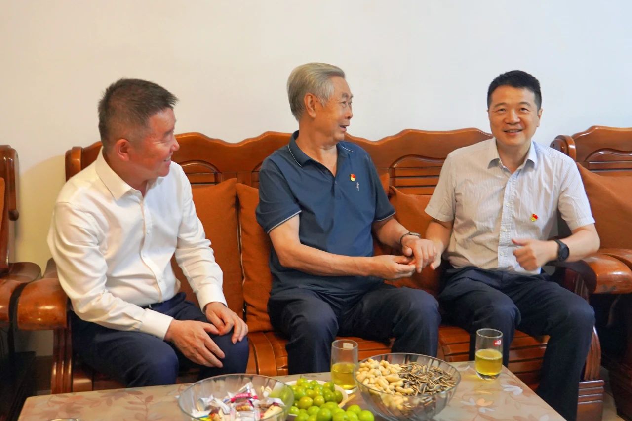 省PT视讯集团党委书记、董事长游勇开展“七一”走访