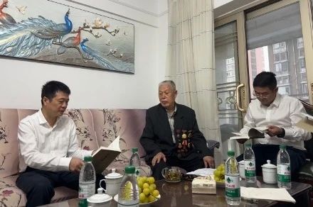 省PT视讯集团党委国庆节前夕走访慰问老干部老党员